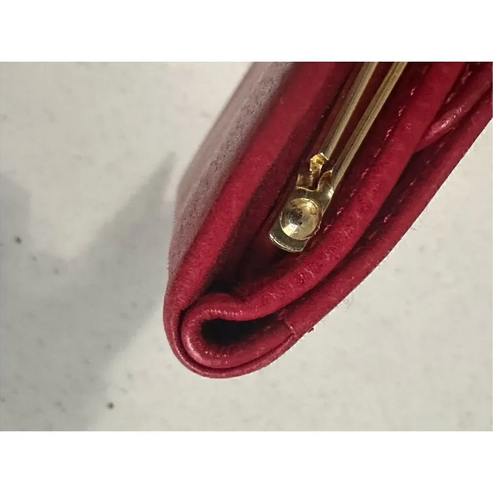 Carre Royal Women's Leather Trifold Kiss Lock Wallet Red